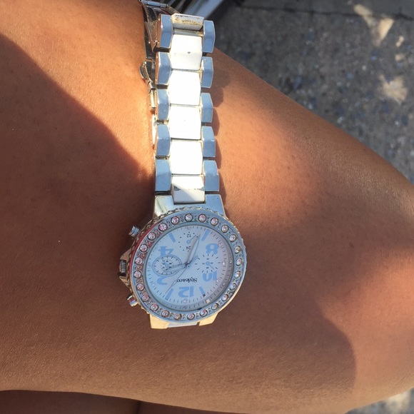 Watch - Picture 2 of 6